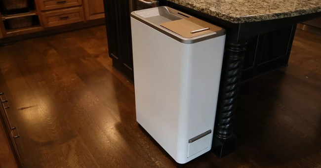 Discover the trash automatically transforms leftovers into organic fertilizers