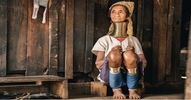 Discover the village with strange long-necked women