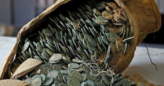 Discover treasure 600 kg of coins in Spanish park