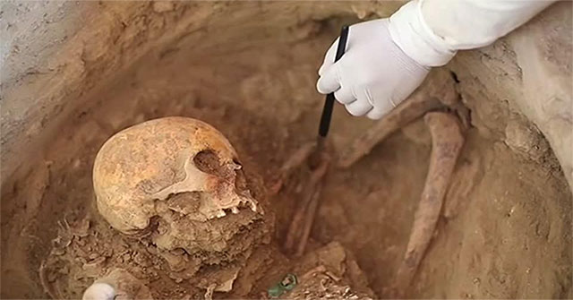 Discover two intact ancient tombs in southern Greece