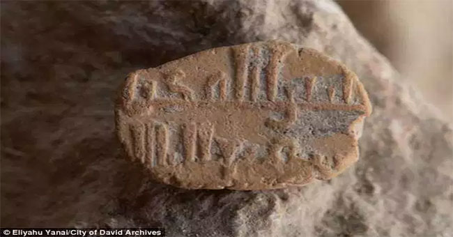 Discovered a 1,000-year-old mysterious amulet under parking in Israel