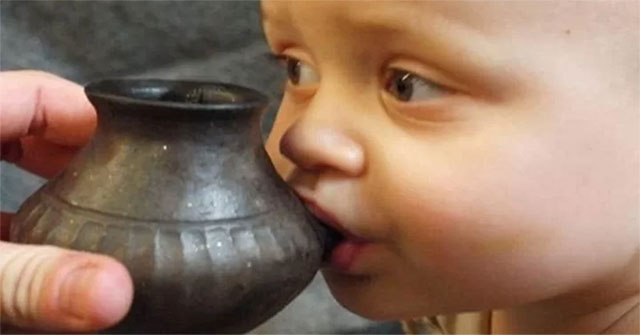 Discovered a 3,000-year-old bottle of prehistoric children