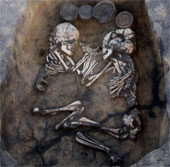 Discovered a 3,500-year-old male and female skeleton in the fist position