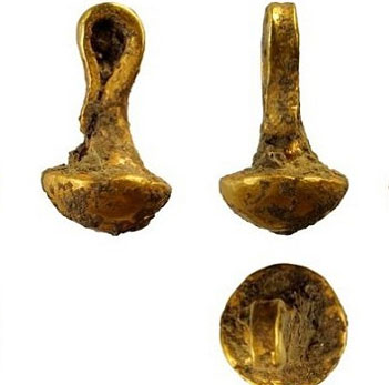 Discovered a 6,600 year old gold pendant