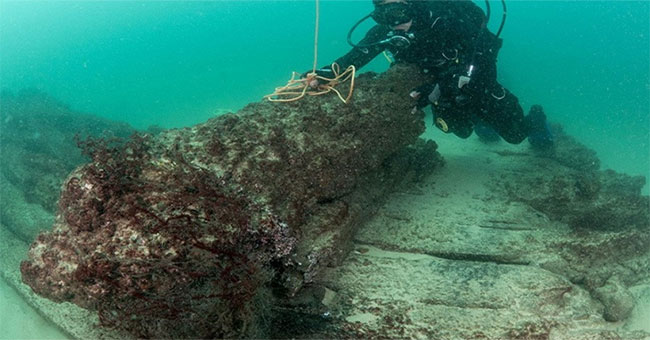 Discovered a merchant ship wreck 400 years on the ocean floor