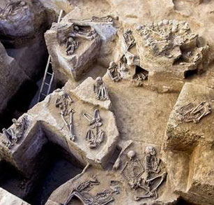 Discovered a mysterious nude bunker in Peru