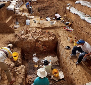 Discovered a thousand year old gold grave in Panama