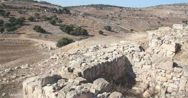 Discovered an ancient arrow 2,000 years ago of the Romans in Israel