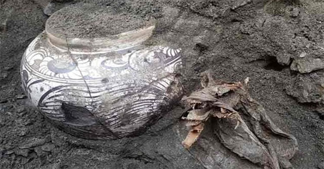 Discovered ancient pottery containing pure cream and butter in Mongolia