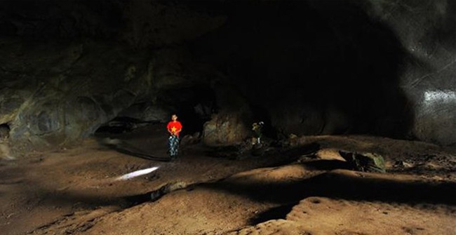 Discovered some prehistoric caves in Tuyen Quang