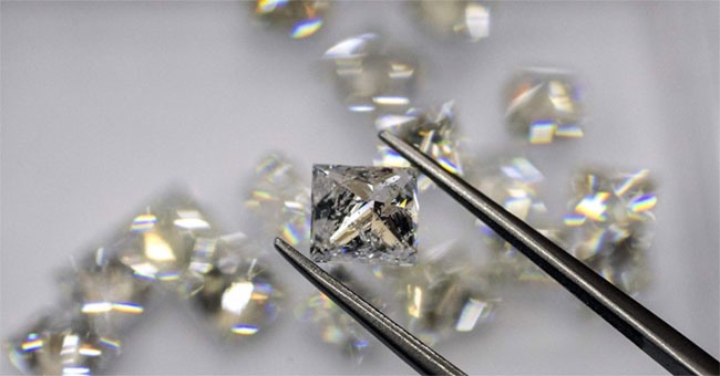 Discovered something that never existed in nature between a diamond