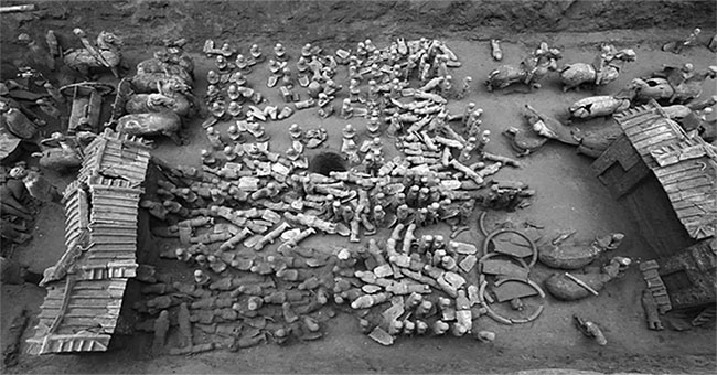 Discovered the terracotta army protecting the tomb of Han's son