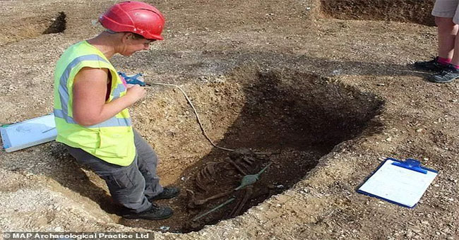 Discovering bones' 2,000-year-old ancient vampire in England