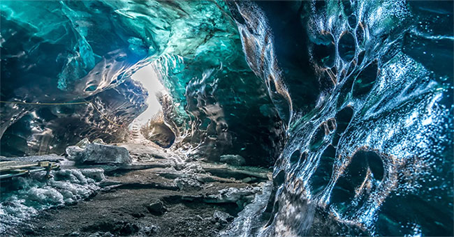 Discovering 'super ice monster' destroying alien life
