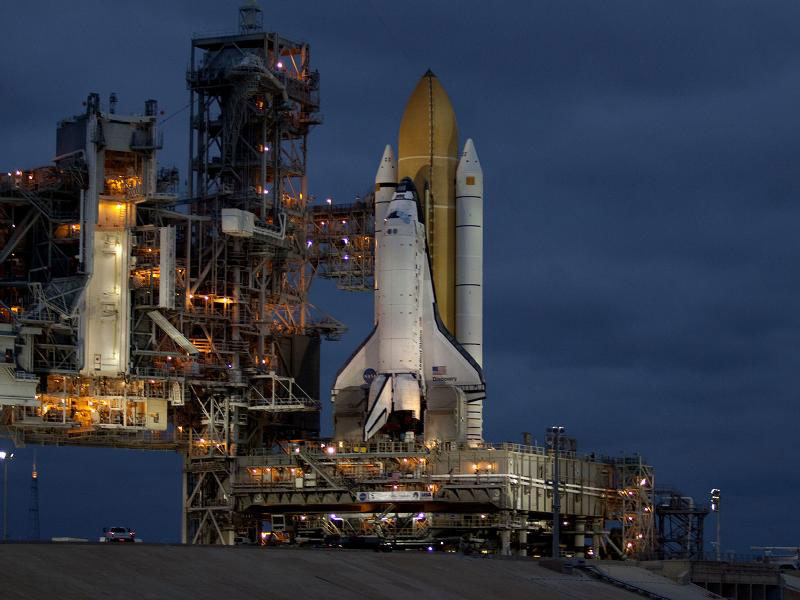 Discovery ship cracks fuel tank