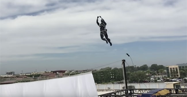 Disney's 'stunt' robot, making a flying pose is no different from a real person
