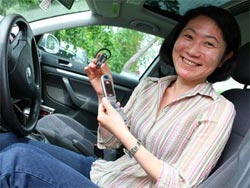 Does hands-free cellphone make driving safer?