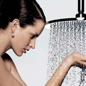 Does human skin decompose when soaking in water for long?