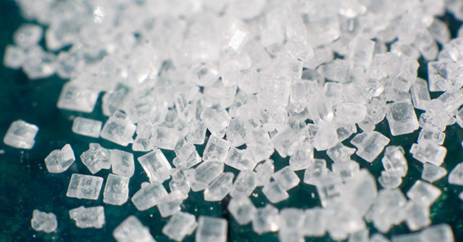 Does the sugar used to make candies and apricot in Vietnam cause cancer?