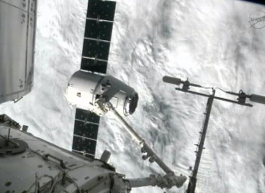 Dragon's first private spacecraft connected to ISS
