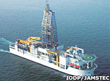 Drill the seabed to find out the earthquake