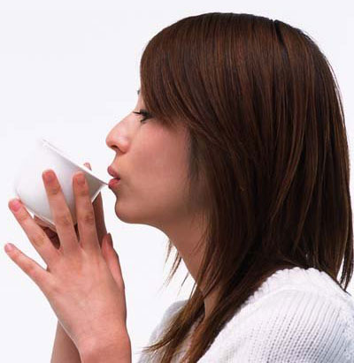 Drinking tea too hot increases the risk of throat cancer