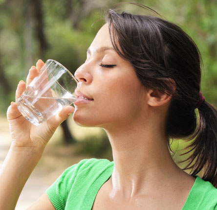 Drinking too much water causes swelling of the brain, causing death