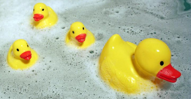 Dropping a rubber duck into a bathtub to play is more dangerous than you think