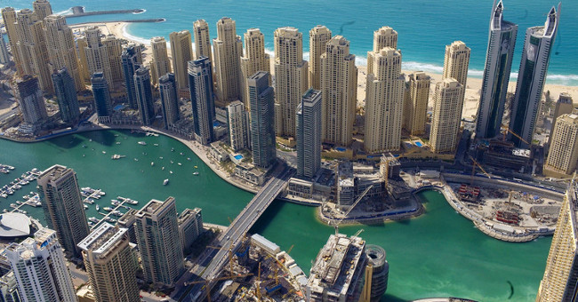 Dubai's huge island encroachment