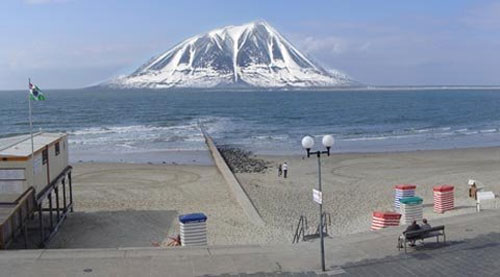 Dutch mountains erect fake terrain