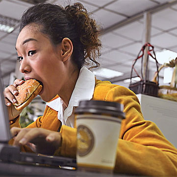 Easy to die due to lunch at the desk
