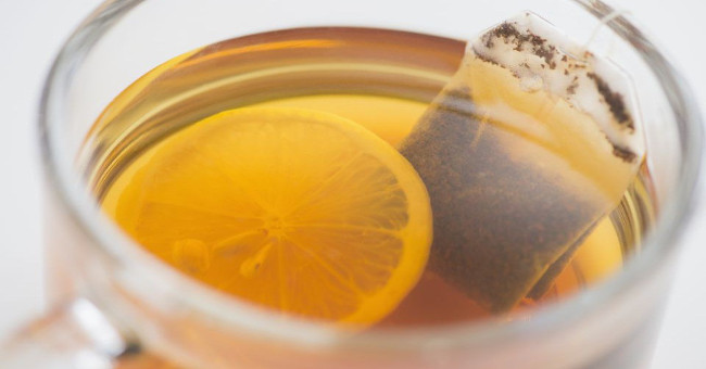 Eat and drink with acidic substances: chewed and swallowed, don't hold on