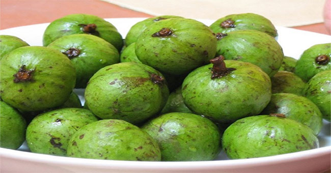 Eat fruit and drink alcohol, treat sore throat