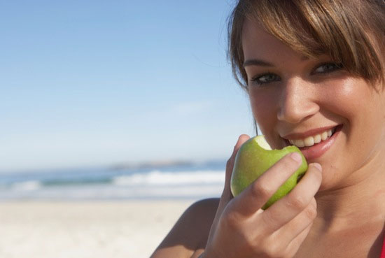 Eating apples, do not throw away the shell