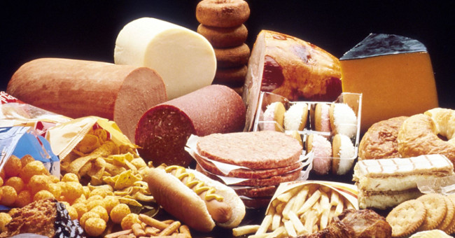 Eating foods high in fat during pregnancy increases the risk of breast cancer in the next generation