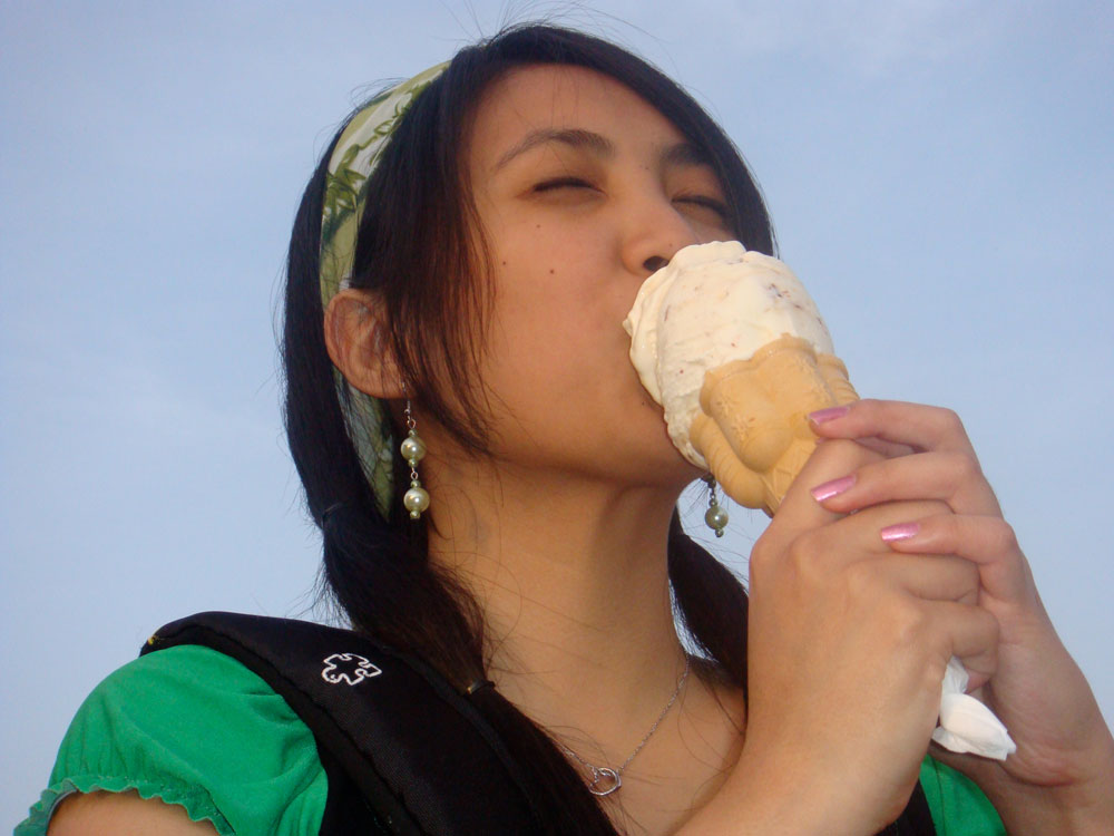 Eating ice cream is as good as using drugs