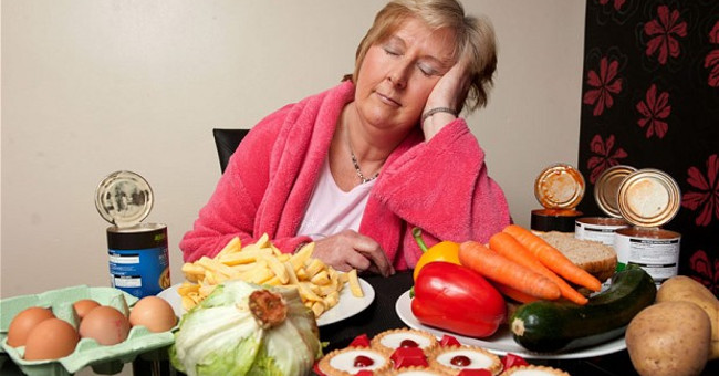 Eating when sleepy can damage brain activity, reduce the ability to remember and learn