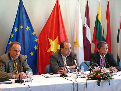 EC and Vietnam try to prevent bird flu