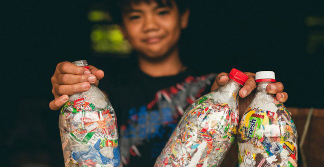 Ecobrick project: recycle plastic for building bricks, the most effective solution at the moment