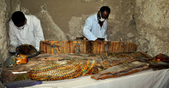 Egypt discovered an ancient tomb more than 3,500 years containing many antiques
