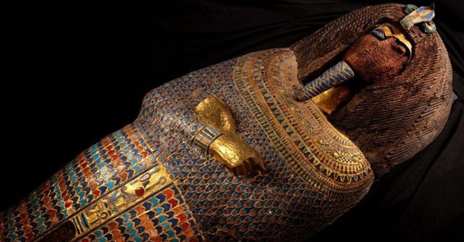 Egypt finds the coffin master containing skulls and 500 gold leaves