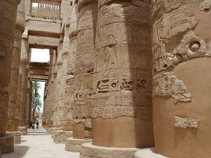 Egypt revealed a stone gate leading to the king's treasure