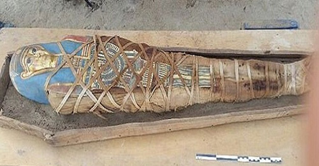 Egyptian mummy wearing an intact mask after more than 1,600 years