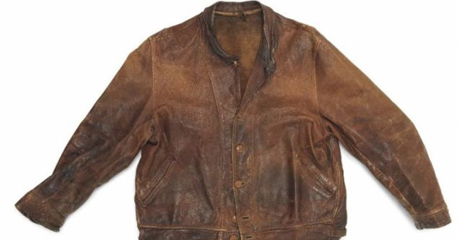 Einstein's old leather jacket has just been bought for $ 150,000