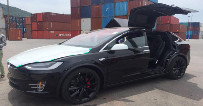 Electric car Tesla Model X first returned to Vietnam