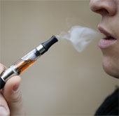 Electronic cigarette smoking is easy to cause drugs
