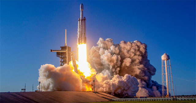 Elon Musk tested the most difficult rocket launch ever, broadcast live on YouTube