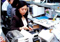 E-mail made obese office workers