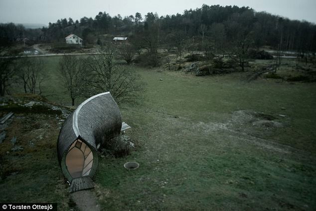 Enjoy watching the ecological house ... snail picture