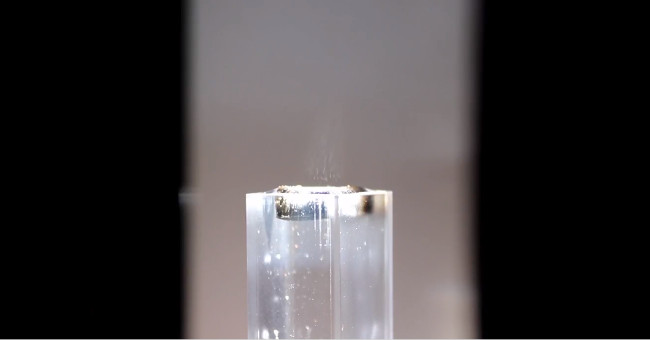 Equipment to filter dirty water into drinking water by sunlight